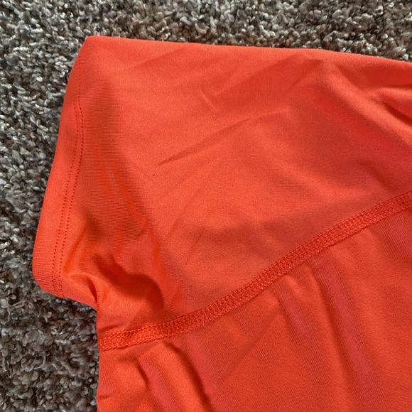 Women’s North Face Tee.  Size Medium. - Picture 3 of 3